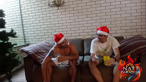 DEI UMA DP DE NATAL PARA DOIS SAFADOS.