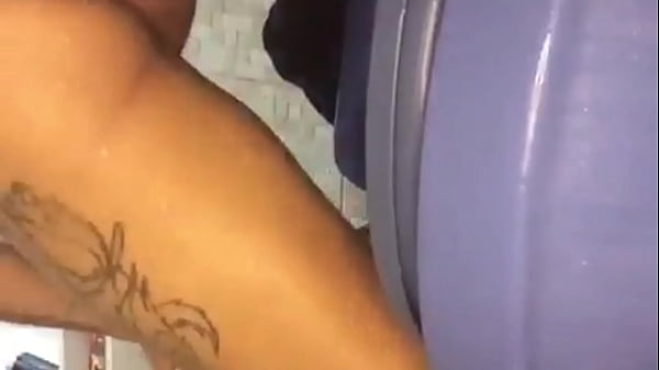 RUIVA SAFADA COM UN GRANDE PAU NO CU