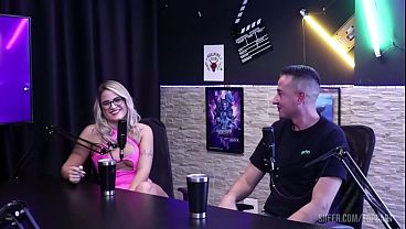 Fudeu a casada Monica Lima ao vido na web e o marido só assistiu. Bruna carlos, uma loira muito gostosa fudeu com a Monica Lima na frente do corno manso.