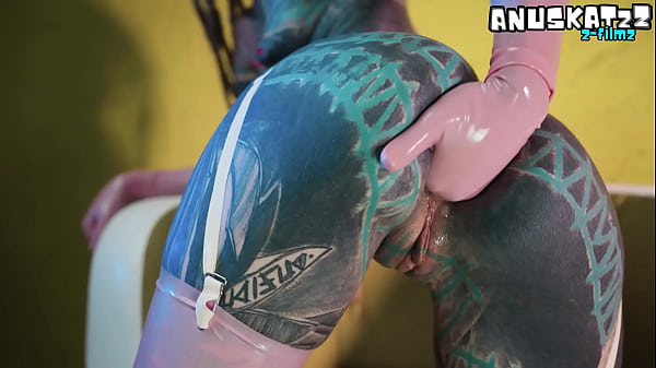 Sexy Tatted latex girl stuffing herself deep from both ends with her toys