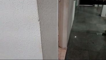 CORNO AMADOR CUCKOLD ESCULTADO A ESPOSA NOVIINHA HOTWIFE GEMENDO NA ROLA DO PROFESSOR