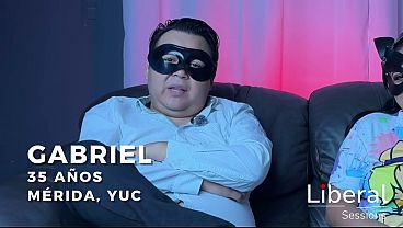 Hotwife acepta ser cuckquean, su esposo se folla a joven chica de gran culo