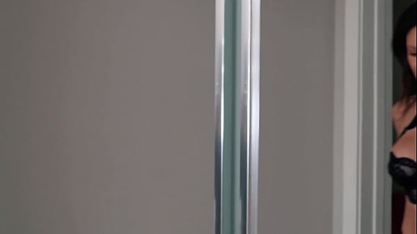 HORNY FRENCH MILF CASSIE DEL ISLA BANGED HARD UNTIL SHE TAKES CUM ON HER FEET