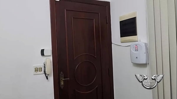 PREVIA – Marido corno levou a mulher gostosa para dar a buceta para seu amigo de longa data