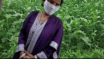 Real sex with girlfriend in garden