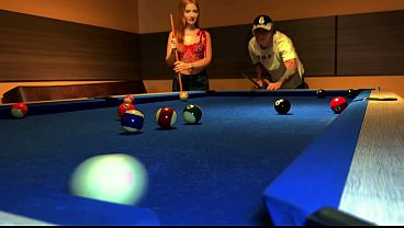 Rubia colombiana apuesta su culo al billar… y pierde