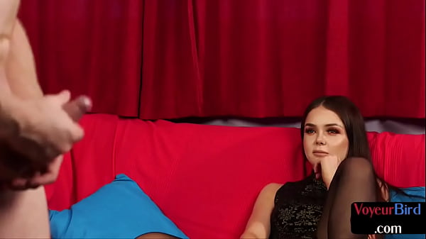 CFNM voyeur babe seducing male wanker while he wanks on her