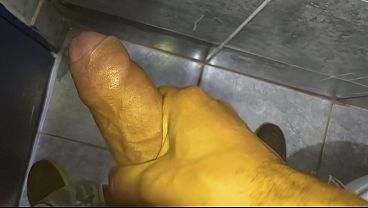 Corninho safado batendo punheta gostosa