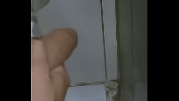 Corno com muito tesão se masturbando