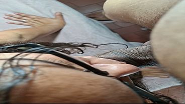 Vagabunda de Óculos Chupa e Dá a Buceta Até Levar Leite na Cara