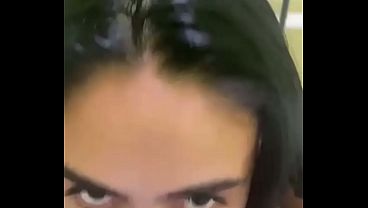Casada novinha 18 anos mamando o corno e falando que vai dar pro negão