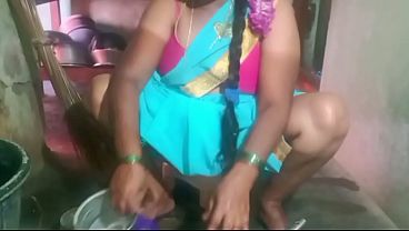 Indian sexy aunty plate cleaning video