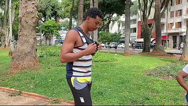 massagem na milf casada, o marido trouxe a esposa para faser massagem e pediu para fazer sua mulher gozar bem gostoso no final(COMPLETO NO RED)