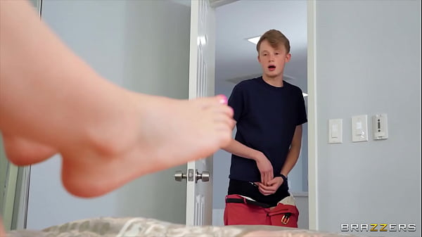 Finding My Stepmom’s Toy / Brazzers  / download full from http://zzfull.com/stepm