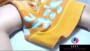 Hijastra consigue follada en el culo, creampie cum en el culo de mi hijastra sexy que chupa la polla succionando