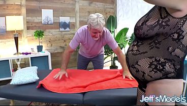 Masseur Uses His Tongue to Stimulate BBW Sasha Syren